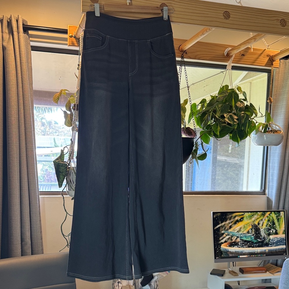 HALARA Black Regular Fit Pants